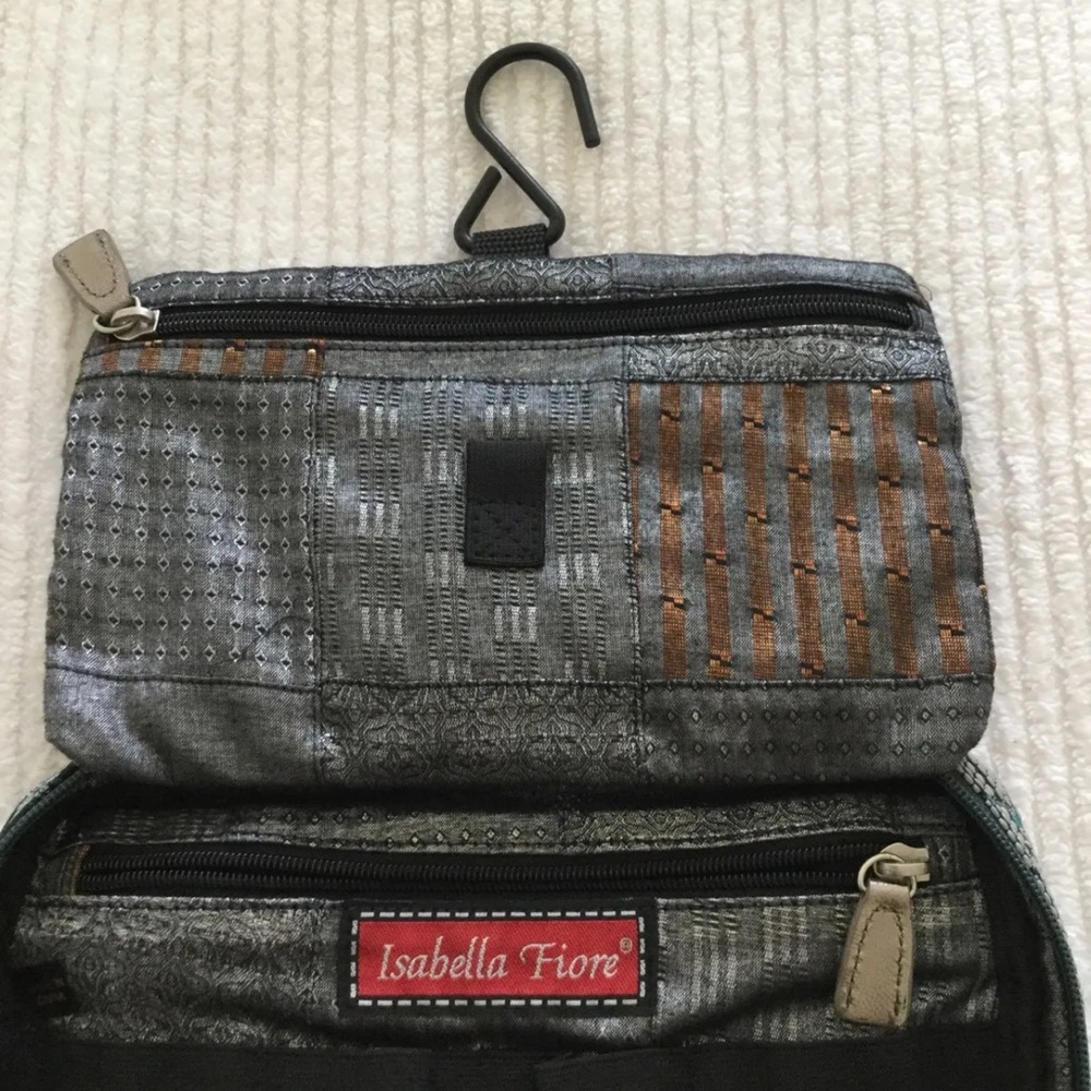 Isabella Fiore Travel Makeup Bag. Quilted and Beaded Multi Compartments NWT - Picture 10 of 11